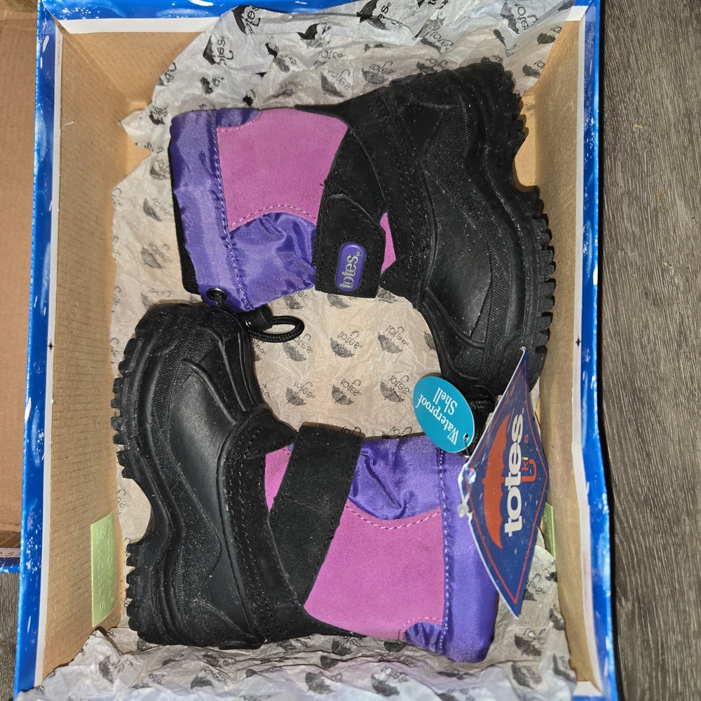 TOTES toddler girls size 5 PURPLE/magenta WINTER SNOW BOOTS black bottoms New - Picture 9 of 11